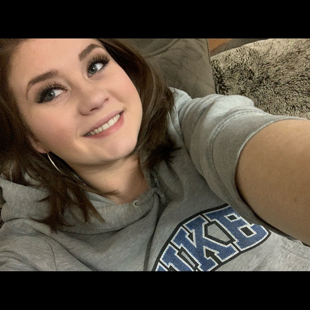 Meet your Posher, Kayla